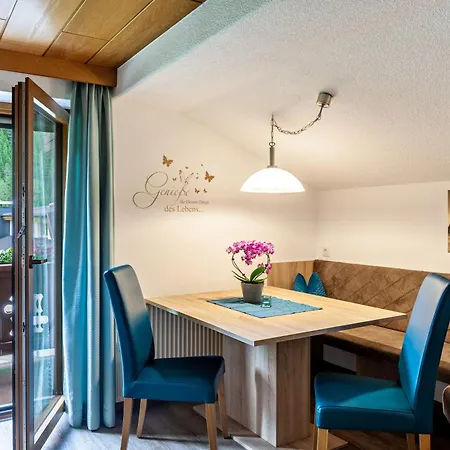 Haus Alpenheim 1 Apartment *