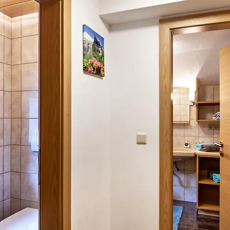 Haus Alpenheim 1 Apartment *