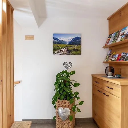 Haus Alpenheim 1 Apartment *
