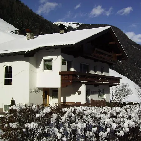 Haus Alpenheim 1 Apartment Tux